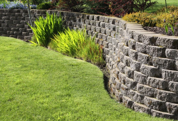 //islanddriveway.devbuildpro.com/wp-content/uploads/2022/04/RETAINING-WALLS.webp